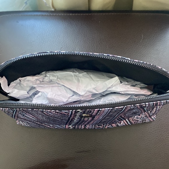 NWT Lululemon Sun Up Sun Down Pouch - Picture 2 of 2